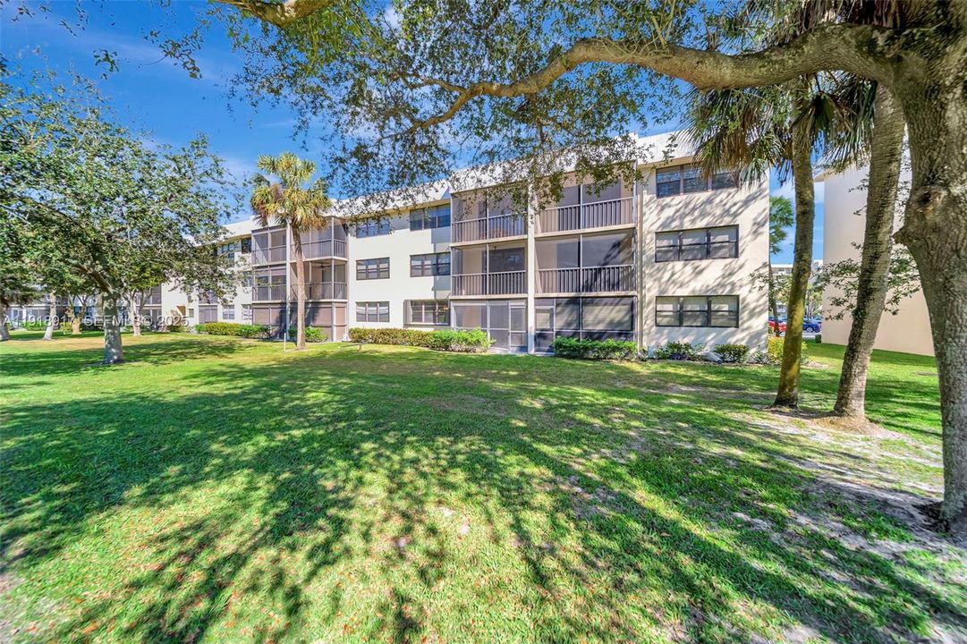 unit is ground floor, second from right