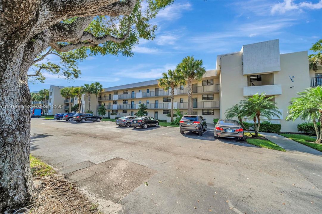 待售: $258,000 (2 贝兹, 2 浴室, 1050 平方英尺)