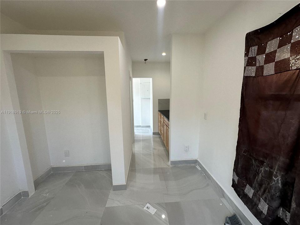 En Renta: $1,200 (1 camas, 1 baños, 300 Pies cuadrados)