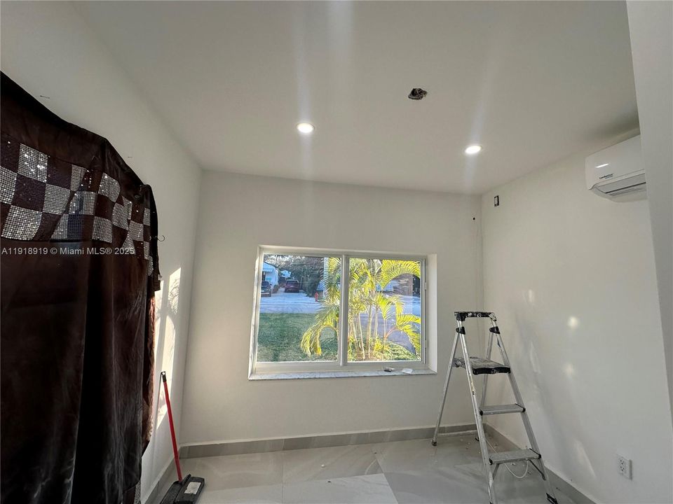 En Renta: $1,200 (1 camas, 1 baños, 300 Pies cuadrados)