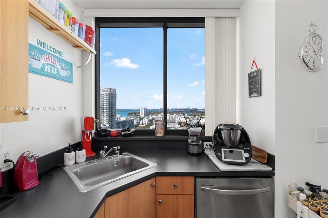 For Rent: $5,000 (2 beds, 2 baths, 1262 Square Feet)