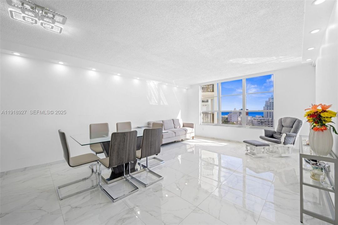 For Sale: $645,000 (1 beds, 1 baths, 820 Square Feet)