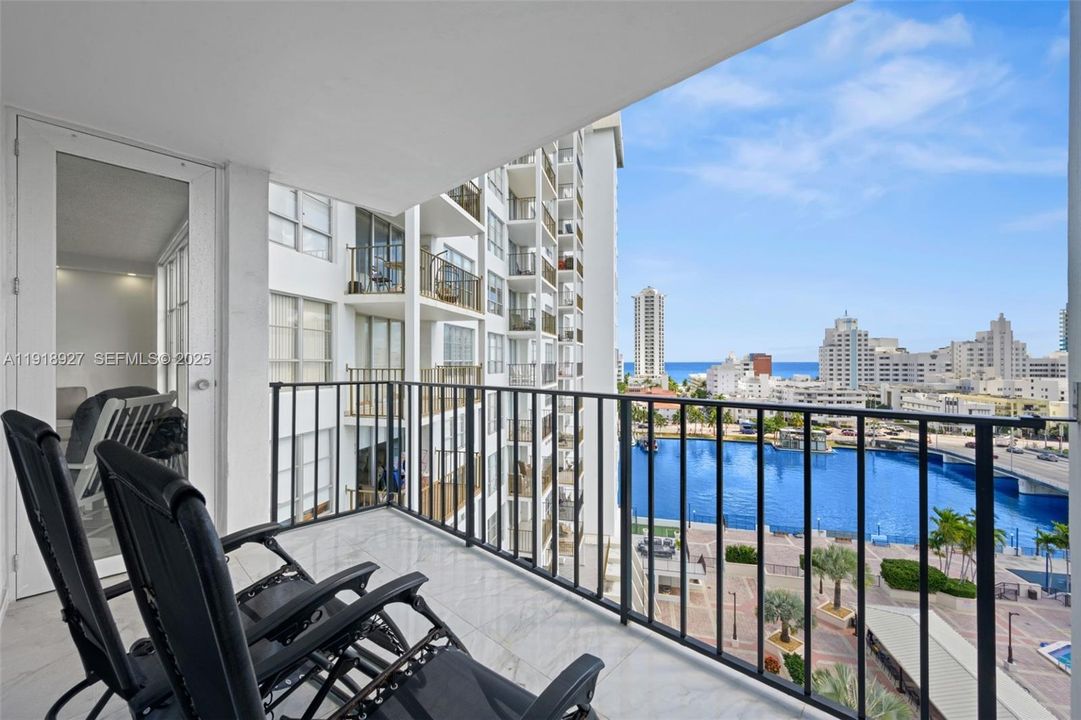 For Sale: $645,000 (1 beds, 1 baths, 820 Square Feet)