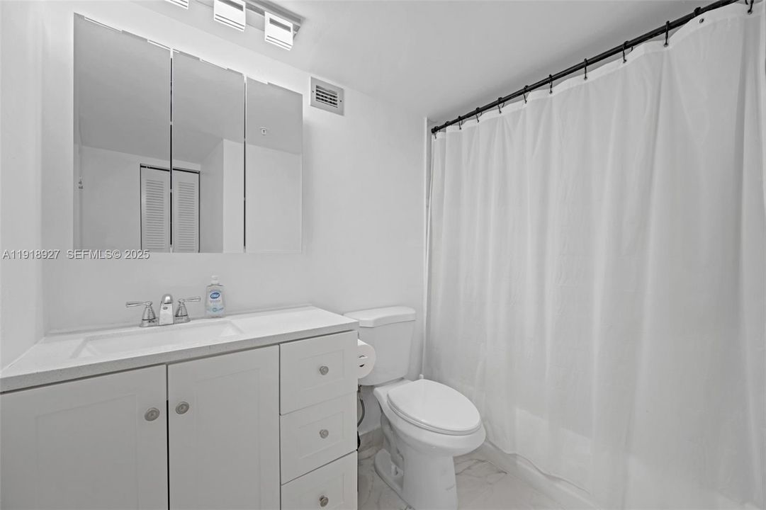 For Sale: $645,000 (1 beds, 1 baths, 820 Square Feet)