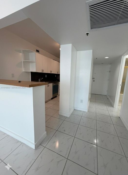 В аренду: $2,400 (1 спален, 1 ванн, 550 Квадратных фут)