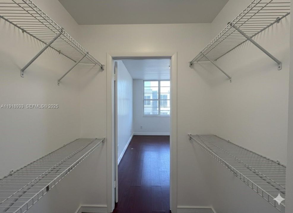 В аренду: $2,400 (1 спален, 1 ванн, 550 Квадратных фут)