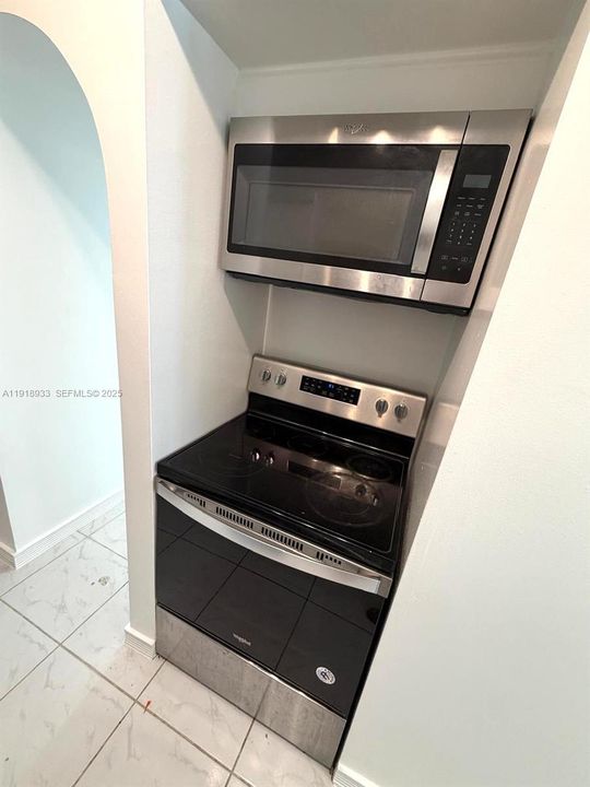 В аренду: $2,400 (1 спален, 1 ванн, 550 Квадратных фут)