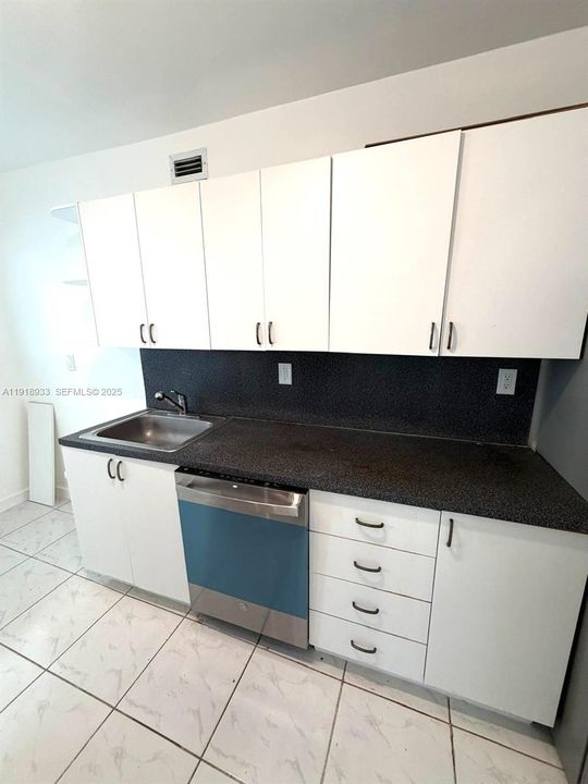 В аренду: $2,400 (1 спален, 1 ванн, 550 Квадратных фут)