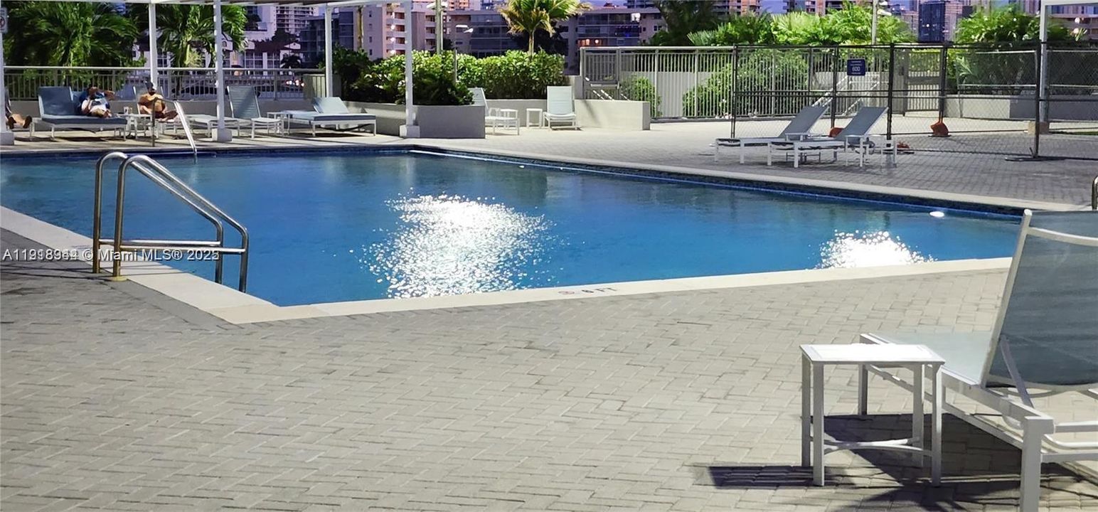 Под контрактом: $1,900 (1 спален, 1 ванн, 1005 Квадратных фут)