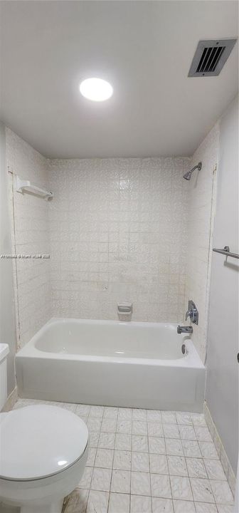 Под контрактом: $1,900 (1 спален, 1 ванн, 1005 Квадратных фут)