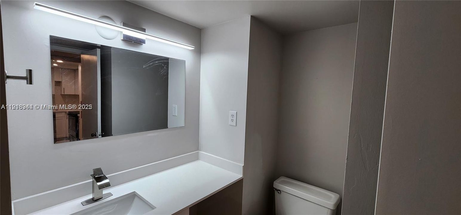 Под контрактом: $1,900 (1 спален, 1 ванн, 1005 Квадратных фут)