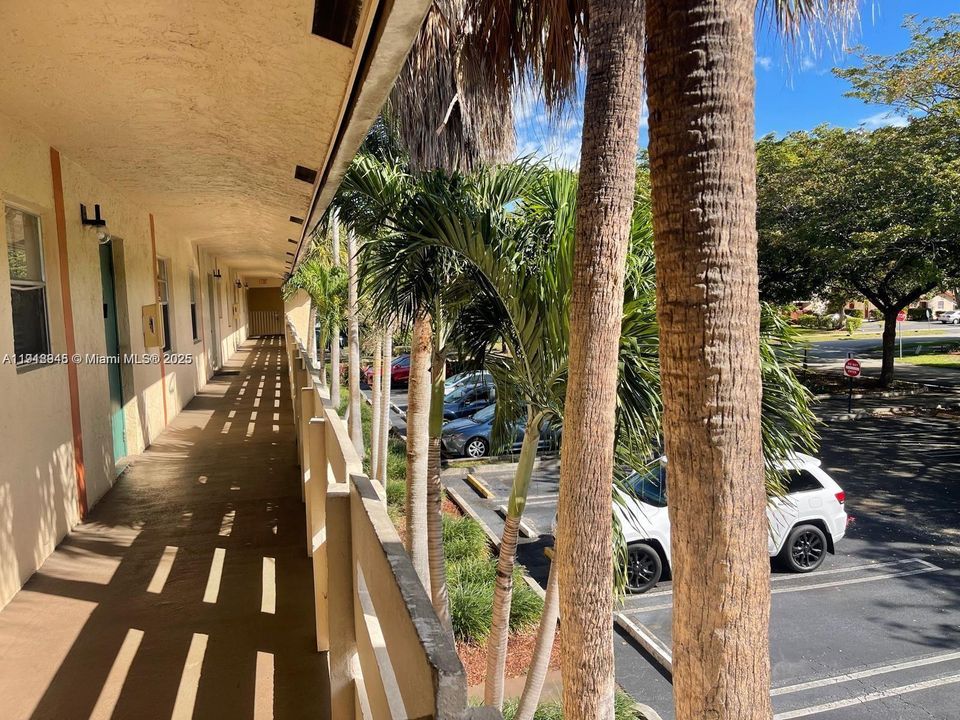 Под контрактом: $1,875 (2 спален, 2 ванн, 767 Квадратных фут)