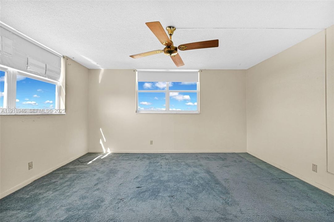 For Sale: $175,000 (2 beds, 2 baths, 1168 Square Feet)