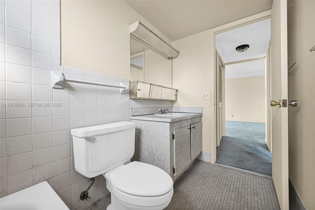 For Sale: $175,000 (2 beds, 2 baths, 1168 Square Feet)