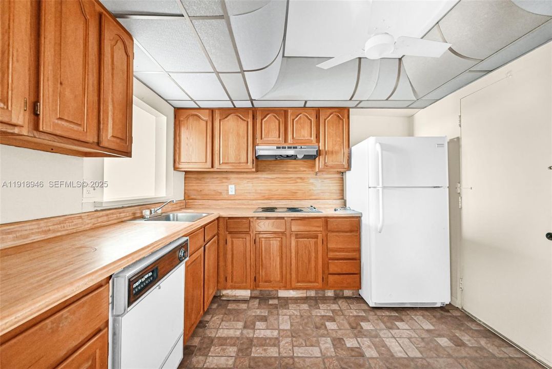 For Sale: $175,000 (2 beds, 2 baths, 1168 Square Feet)