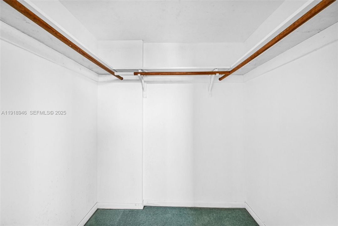 For Sale: $175,000 (2 beds, 2 baths, 1168 Square Feet)