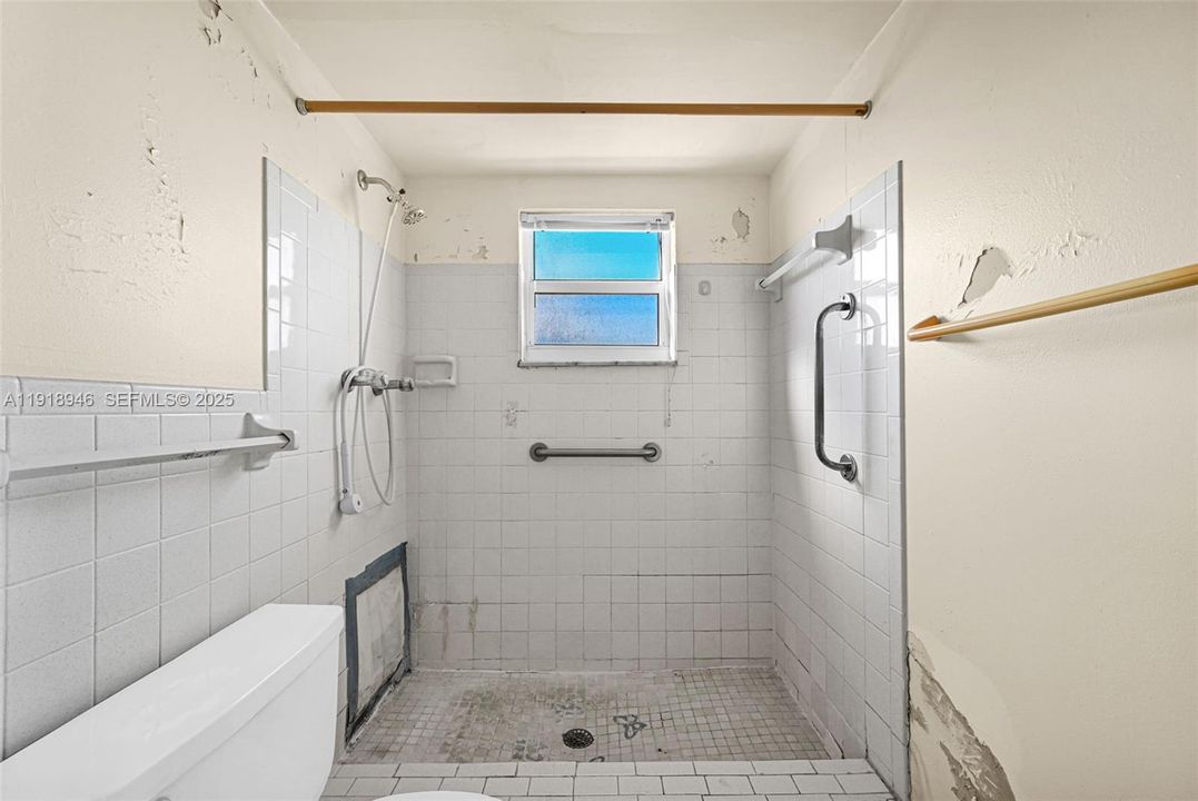 For Sale: $175,000 (2 beds, 2 baths, 1168 Square Feet)