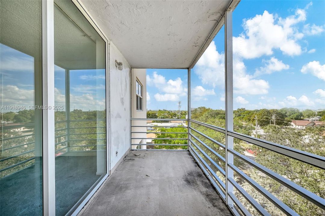 For Sale: $175,000 (2 beds, 2 baths, 1168 Square Feet)