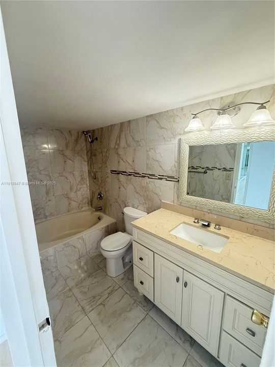 For Sale: $260,000 (1 beds, 1 baths, 1075 Square Feet)