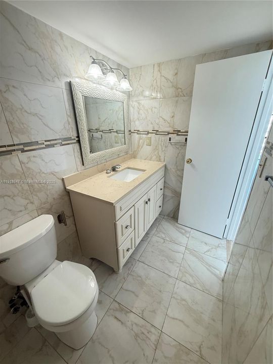 For Sale: $260,000 (1 beds, 1 baths, 1075 Square Feet)