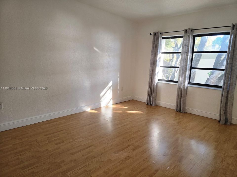 出租: $2,700 (3 贝兹, 2 浴室, 1269 平方英尺)