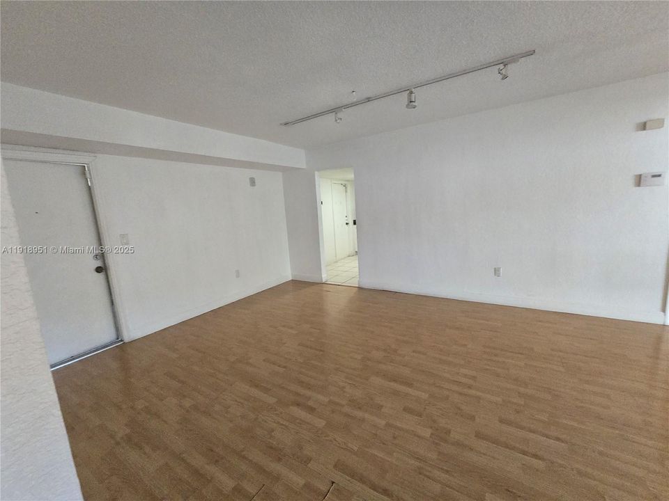 出租: $2,700 (3 贝兹, 2 浴室, 1269 平方英尺)