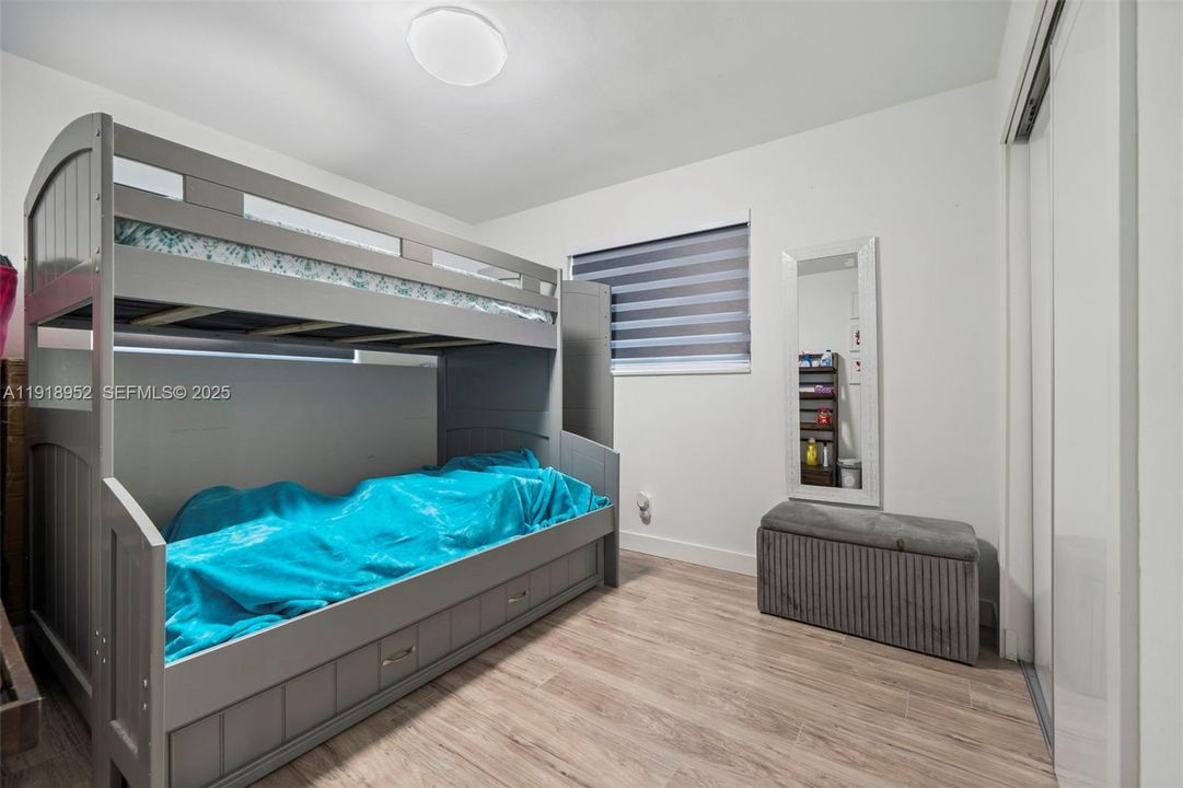 合同活跃: $3,950 (4 贝兹, 3 浴室, 2012 平方英尺)