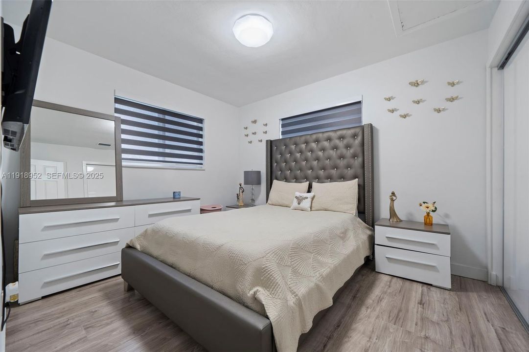 合同活跃: $3,950 (4 贝兹, 3 浴室, 2012 平方英尺)