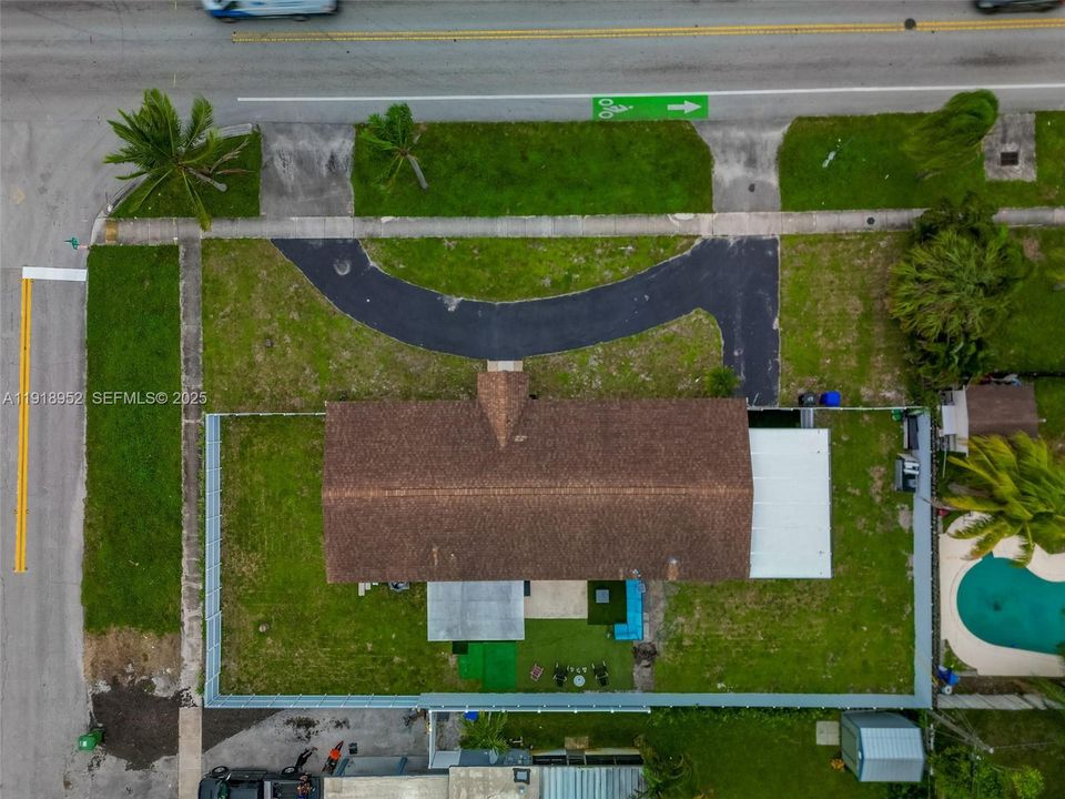 合同活跃: $3,950 (4 贝兹, 3 浴室, 2012 平方英尺)