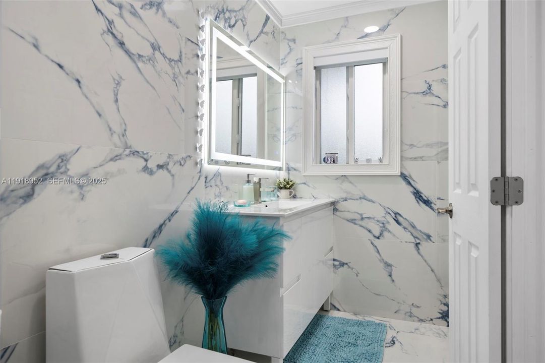 合同活跃: $3,950 (4 贝兹, 3 浴室, 2012 平方英尺)