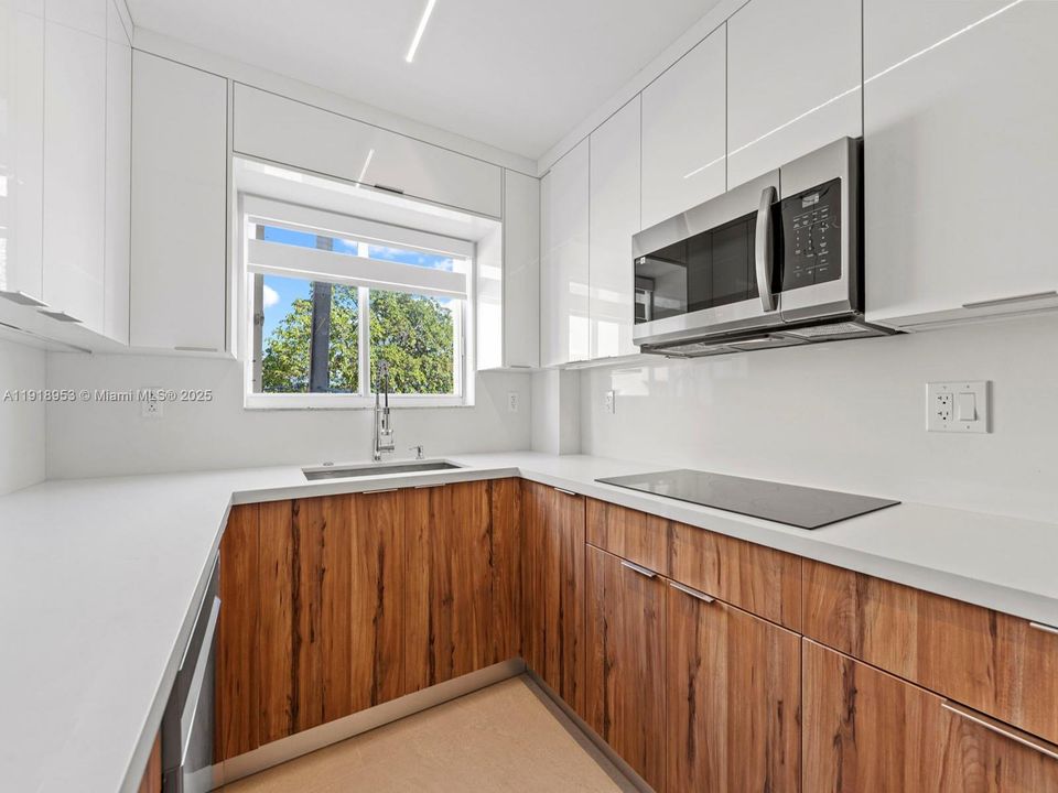 For Sale: $375,000 (3 beds, 2 baths, 1020 Square Feet)