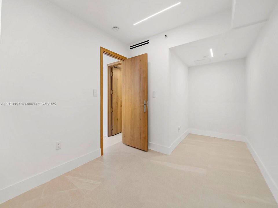 For Sale: $375,000 (3 beds, 2 baths, 1020 Square Feet)