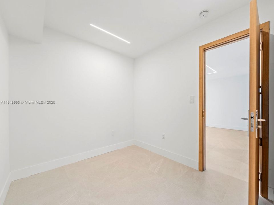 For Sale: $375,000 (3 beds, 2 baths, 1020 Square Feet)