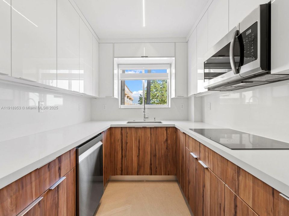 For Sale: $375,000 (3 beds, 2 baths, 1020 Square Feet)