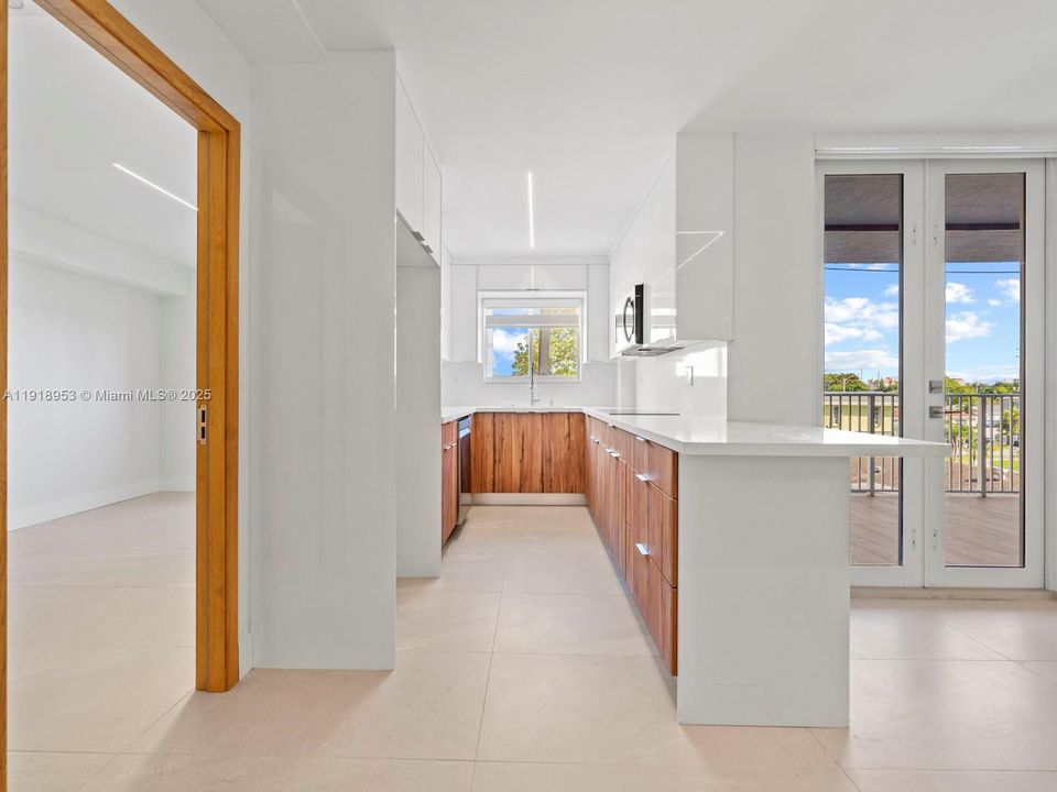 For Sale: $375,000 (3 beds, 2 baths, 1020 Square Feet)