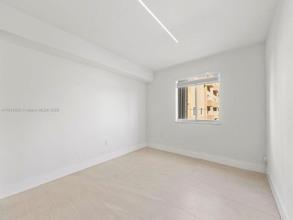 For Sale: $375,000 (3 beds, 2 baths, 1020 Square Feet)