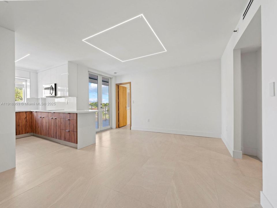 For Sale: $375,000 (3 beds, 2 baths, 1020 Square Feet)