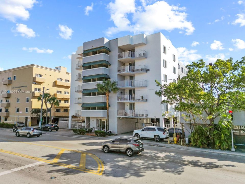 For Sale: $375,000 (3 beds, 2 baths, 1020 Square Feet)