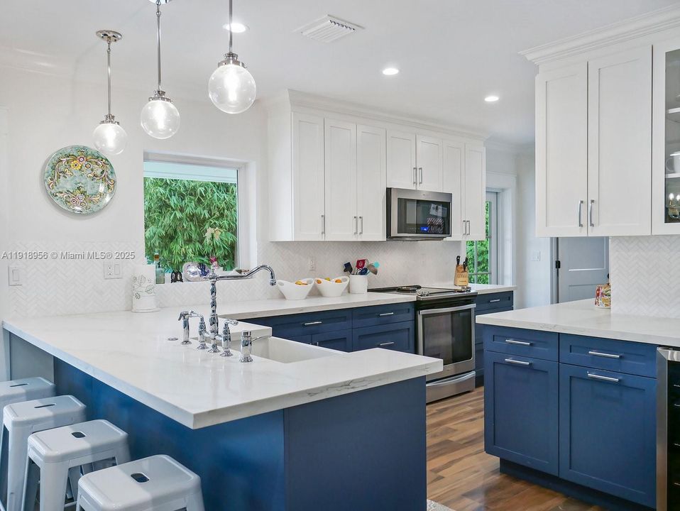 В аренду: $6,000 (4 спален, 2 ванн, 1553 Квадратных фут)