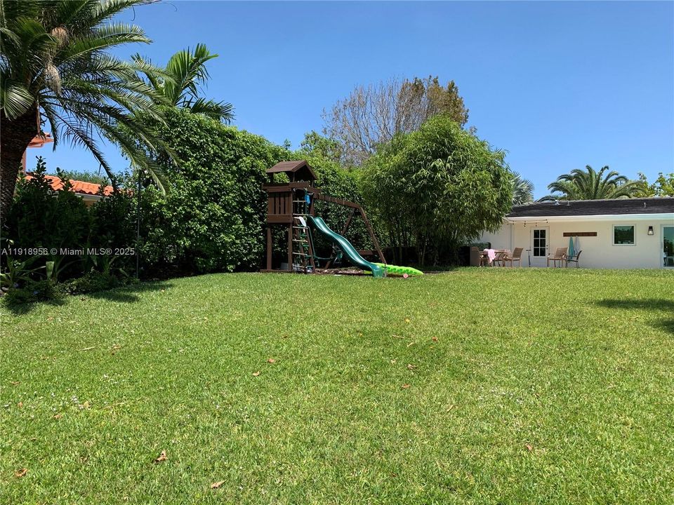 В аренду: $6,000 (4 спален, 2 ванн, 1553 Квадратных фут)