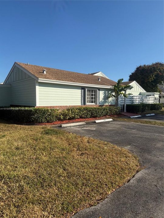 Activo con contrato: $325,000 (2 camas, 2 baños, 852 Pies cuadrados)