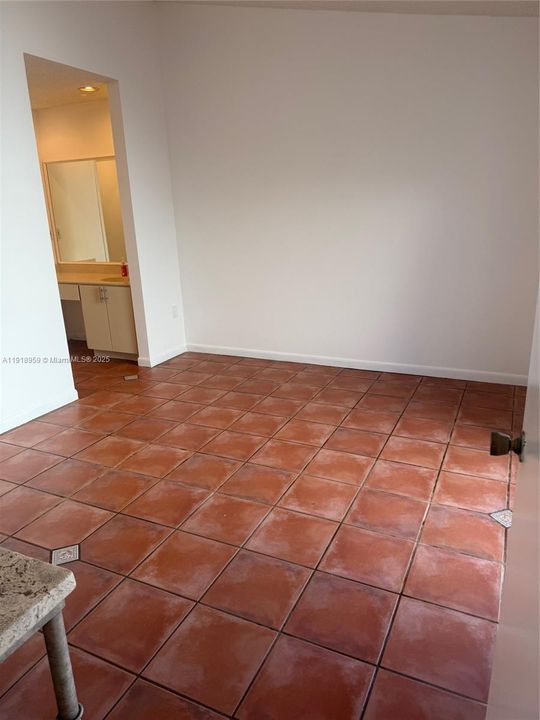 Activo con contrato: $325,000 (2 camas, 2 baños, 852 Pies cuadrados)