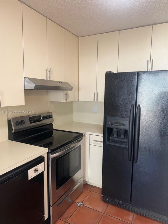 Activo con contrato: $325,000 (2 camas, 2 baños, 852 Pies cuadrados)