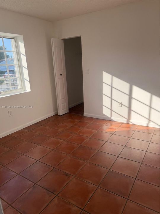 Activo con contrato: $325,000 (2 camas, 2 baños, 852 Pies cuadrados)