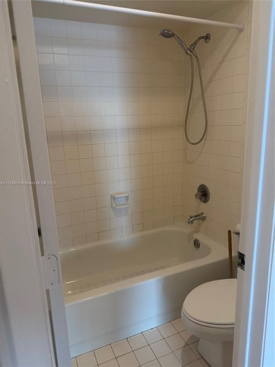 Activo con contrato: $325,000 (2 camas, 2 baños, 852 Pies cuadrados)