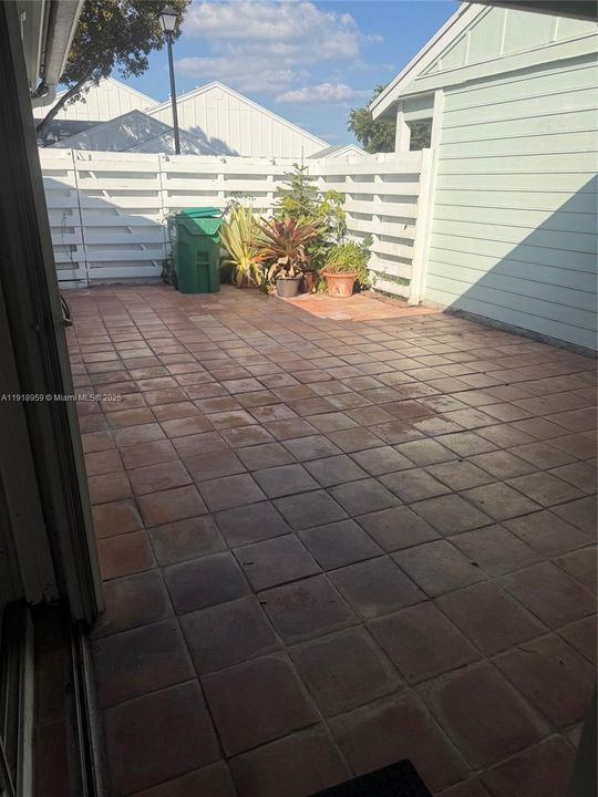 Activo con contrato: $325,000 (2 camas, 2 baños, 852 Pies cuadrados)