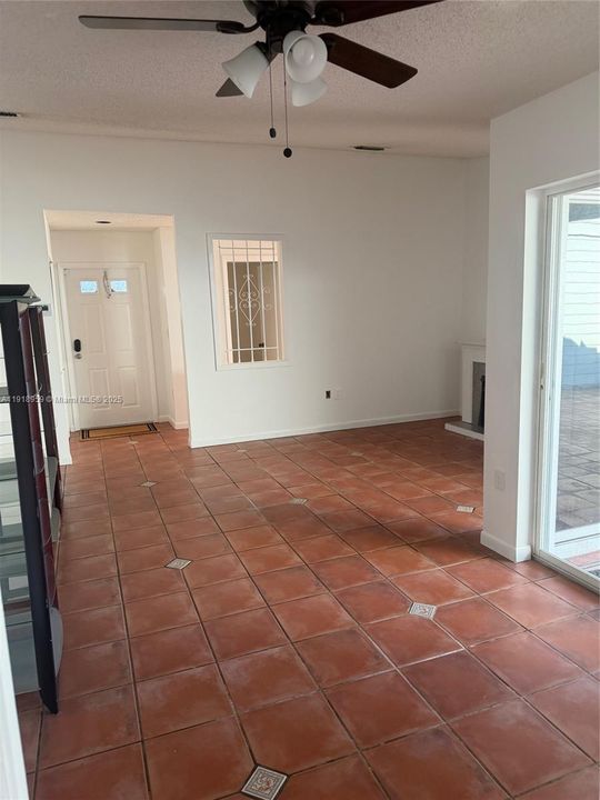 Activo con contrato: $325,000 (2 camas, 2 baños, 852 Pies cuadrados)