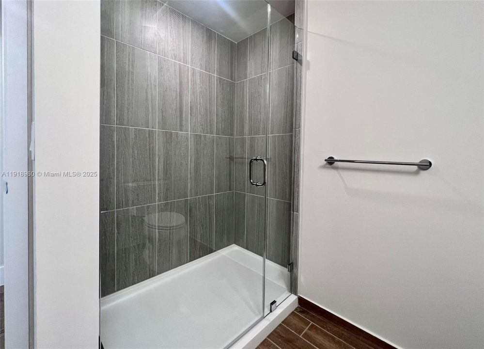 В аренду: $3,013 (1 спален, 1 ванн, 352663 Квадратных фут)