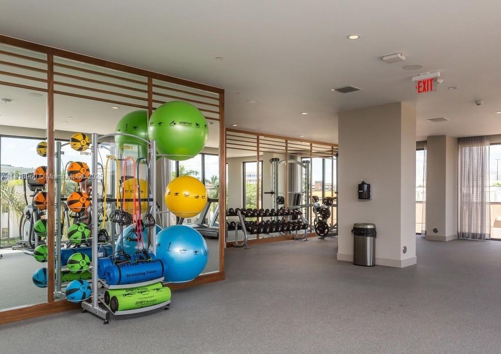 В аренду: $3,013 (1 спален, 1 ванн, 352663 Квадратных фут)