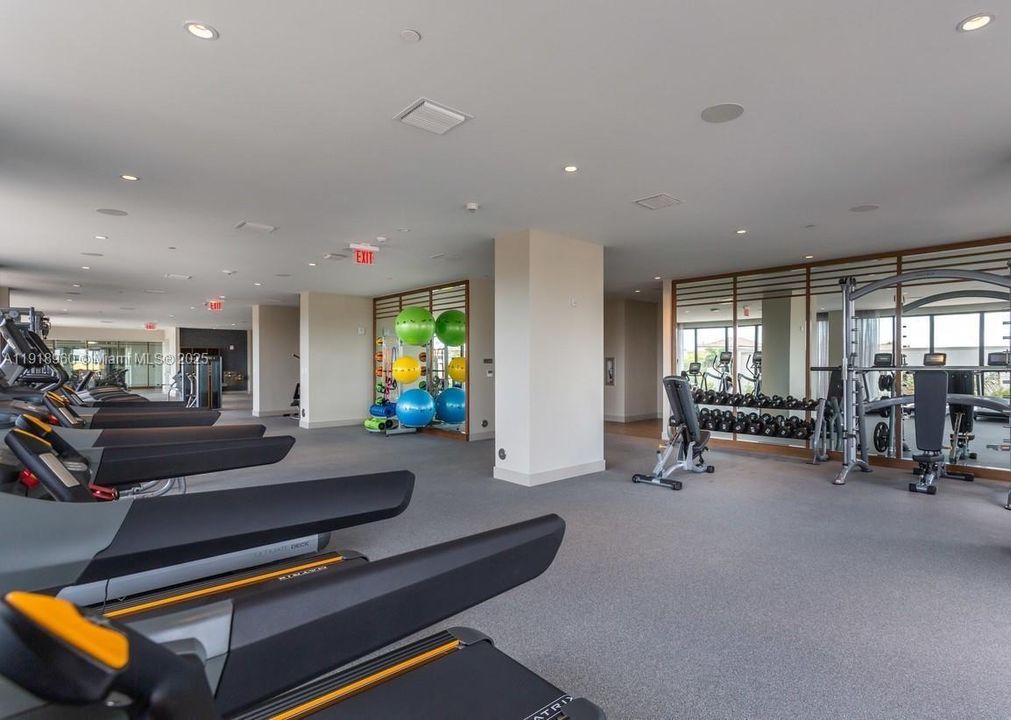 В аренду: $3,013 (1 спален, 1 ванн, 352663 Квадратных фут)